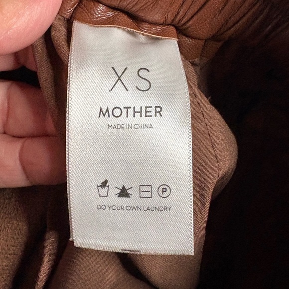 GUC MOTHER- The Curbside Lounger Ankle Pant in Friar Brown. Size XS - Picture 5 of 11